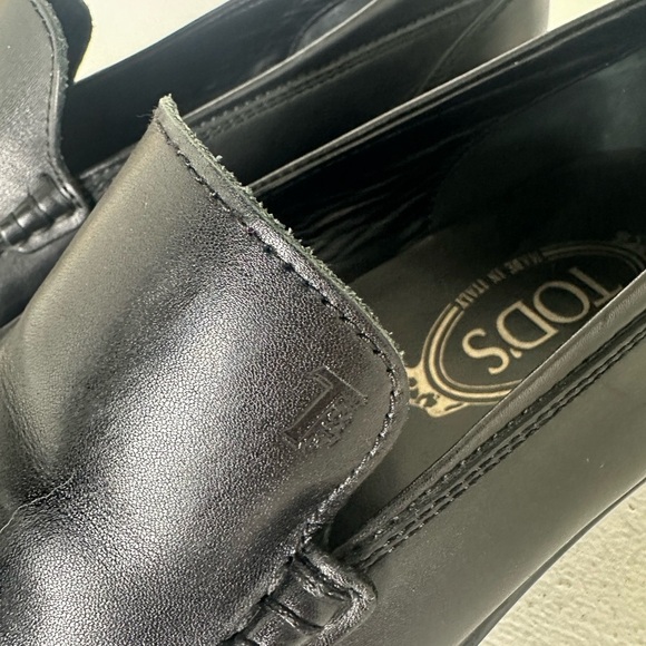 Tod’s Classic Black Leather Fall Quiet Luxury Loafers M 6.5 W9 Made in Italy - Picture 2 of 10